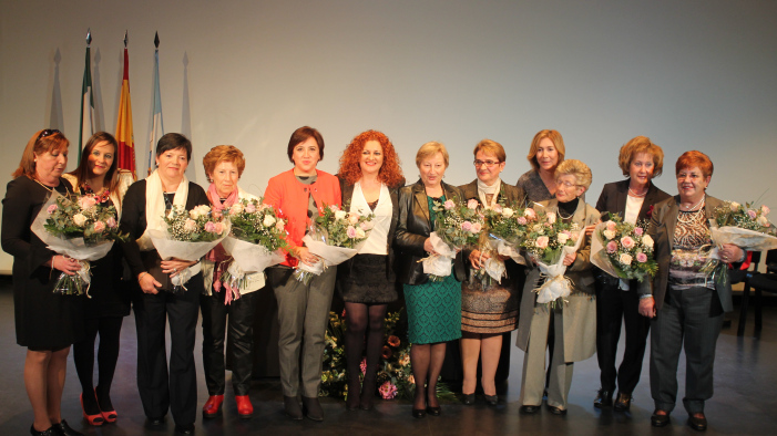 Foto de familia con las mujeres homenajeadas.