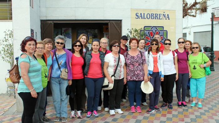 Participantes de la actividad a las puertas de la Oficina de Turismo.