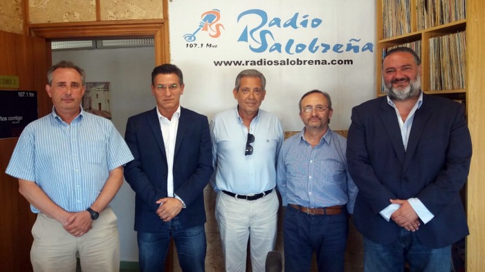 Participantes en el debate junto al director de Radio Salobreña.