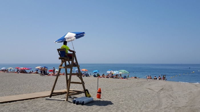 Torre de vigilancia en la playa de La Charca.