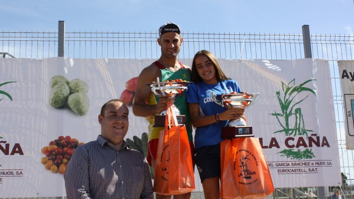 El concejal de Deportes, Manuel Guirado, con los ganadores de la prueba.