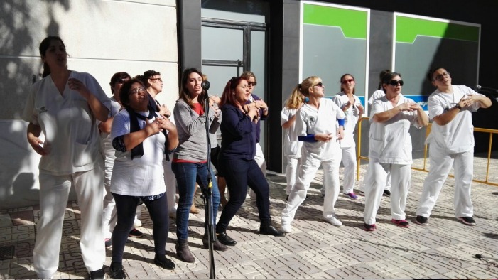 Actuación de las trabajadoras de Ayudan2.